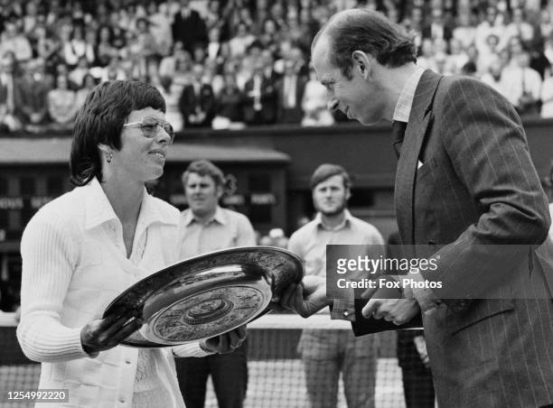Billie Jean King of the United States receives the Venus Rosewater Dish from HRH Prince Edward, Duke of Kent after defeating Evonne Goolagong of...