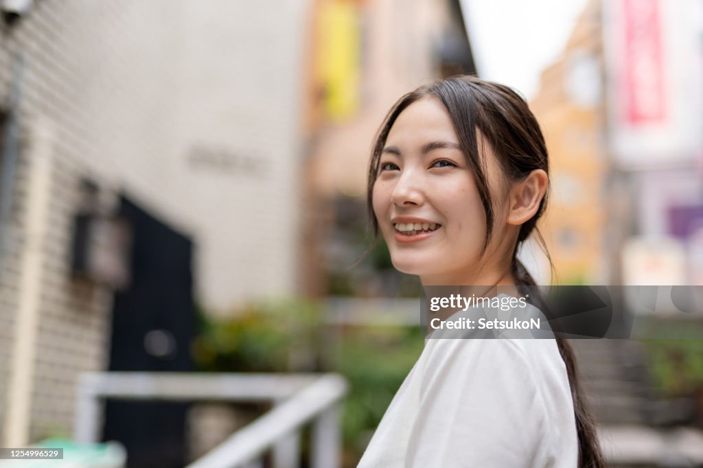 東京の美しい日本人女性の肖像