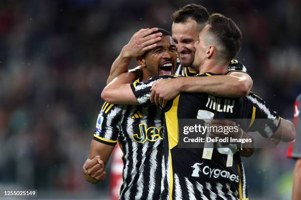 Gleison Bremer of Juventus Fc celebrates after scoring his team's third goal with team mates during the Serie A match between Juventus and US...
