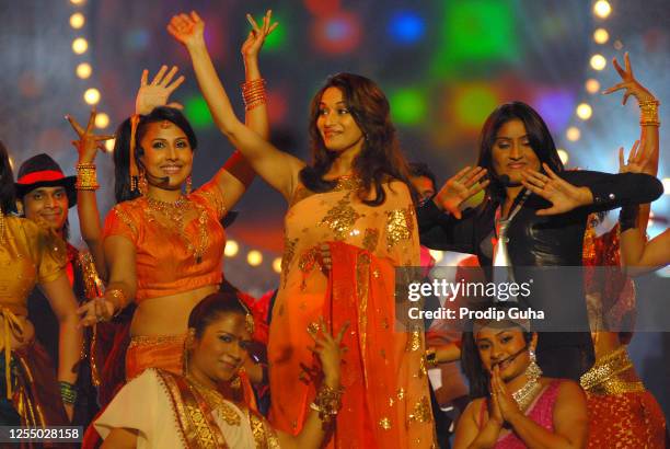 Madhuri Dixit perform at the TV reality show 'Voice of India' Grand Finale on November 24, 2007 in Mumbai, India.