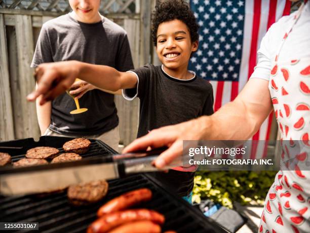 burger line up at 4th july bbq - 4th of july bbq stock pictures, royalty-free photos & images