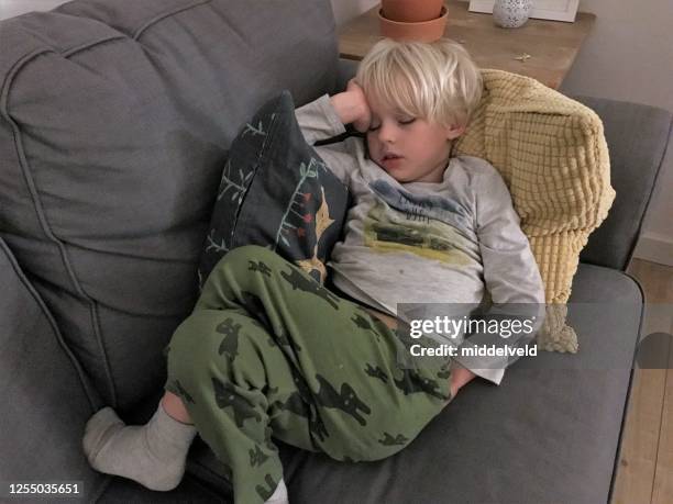 slapende jongen - sleeping boys stockfoto's en -beelden