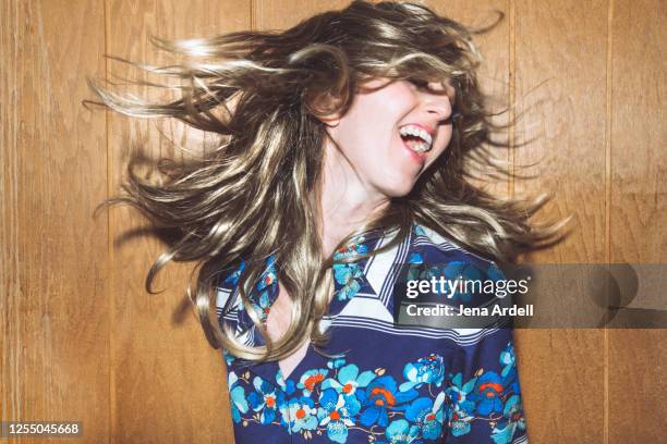 fun woman, retro woman dancing, 1970s party - woman hair style fotografías e imágenes de stock