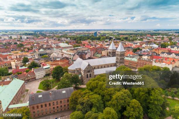 sweden, scania, lund, aerial view oflundcathedral and adjacent park - lund - fotografias e filmes do acervo