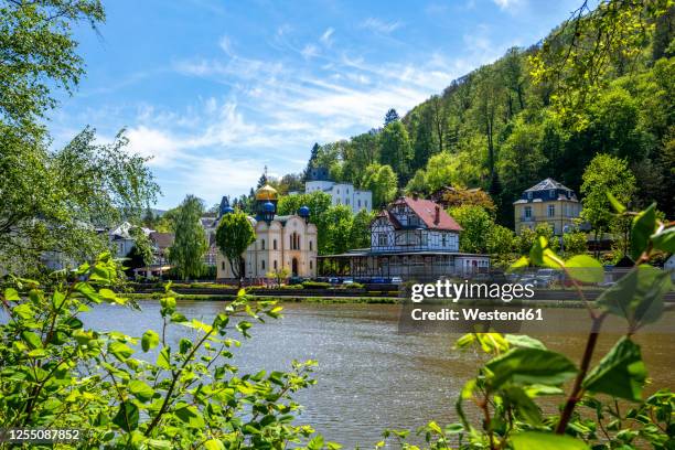 germany, rhineland-palatinate, bad ems, riverside town on sunny day - ems photos et images de collection
