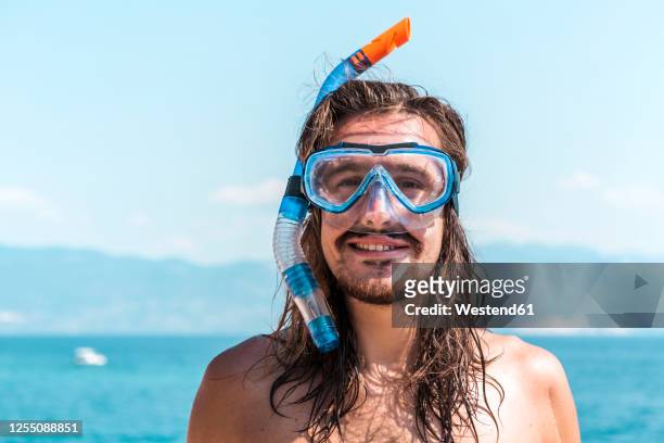croatia, krk, man in snorkeling mask - dykmask bildbanksfoton och bilder
