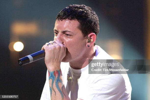 Chester Bennington of Linkin Park performs during the band's "Meteora Tour" at HP Pavilion on February 16, 2004 in San Jose, California.