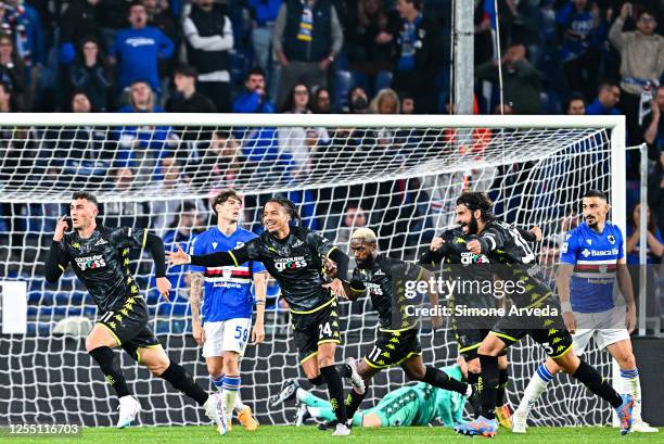 Roberto Piccoli of Empoli celebrates with his team-mates after scoring a goal during the Serie A match between UC Sampdoria and Empoli FC at Stadio...