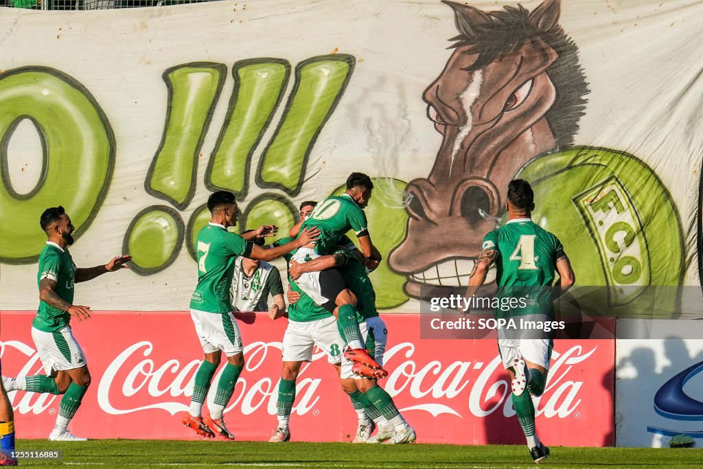 Alexander Diaz from Ferro Carril Oeste celebrates a goal during a 14  News Photo - Getty Images