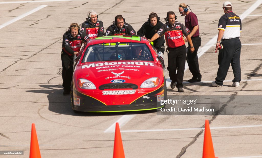 Jeff Rudd Racing Panama City The crew team for Ricky Rudd pushes the car off track during... News ...