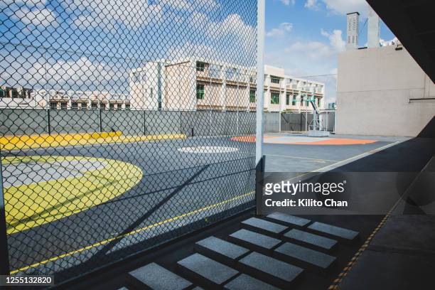 outdoor basketball court - centre court imagens e fotografias de stock