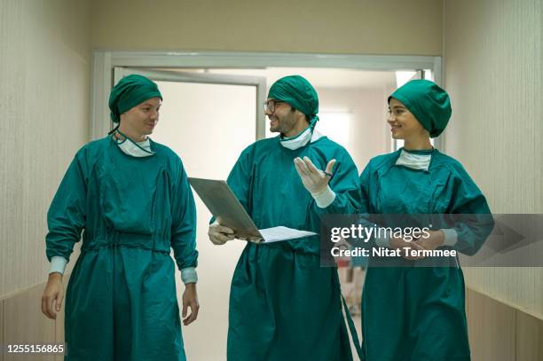 Green Scripts Surgery Surgical Green Scrubs Photos and Premium High Res Pictures - Getty Images