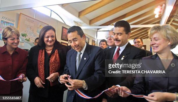 Xinia Chaves, President of SINTERCAFE, Lineth Saborio, Vicepresident of Costa Rica, Carlos Quintanilla, Vicepresident of El Salvador, Salavador...
