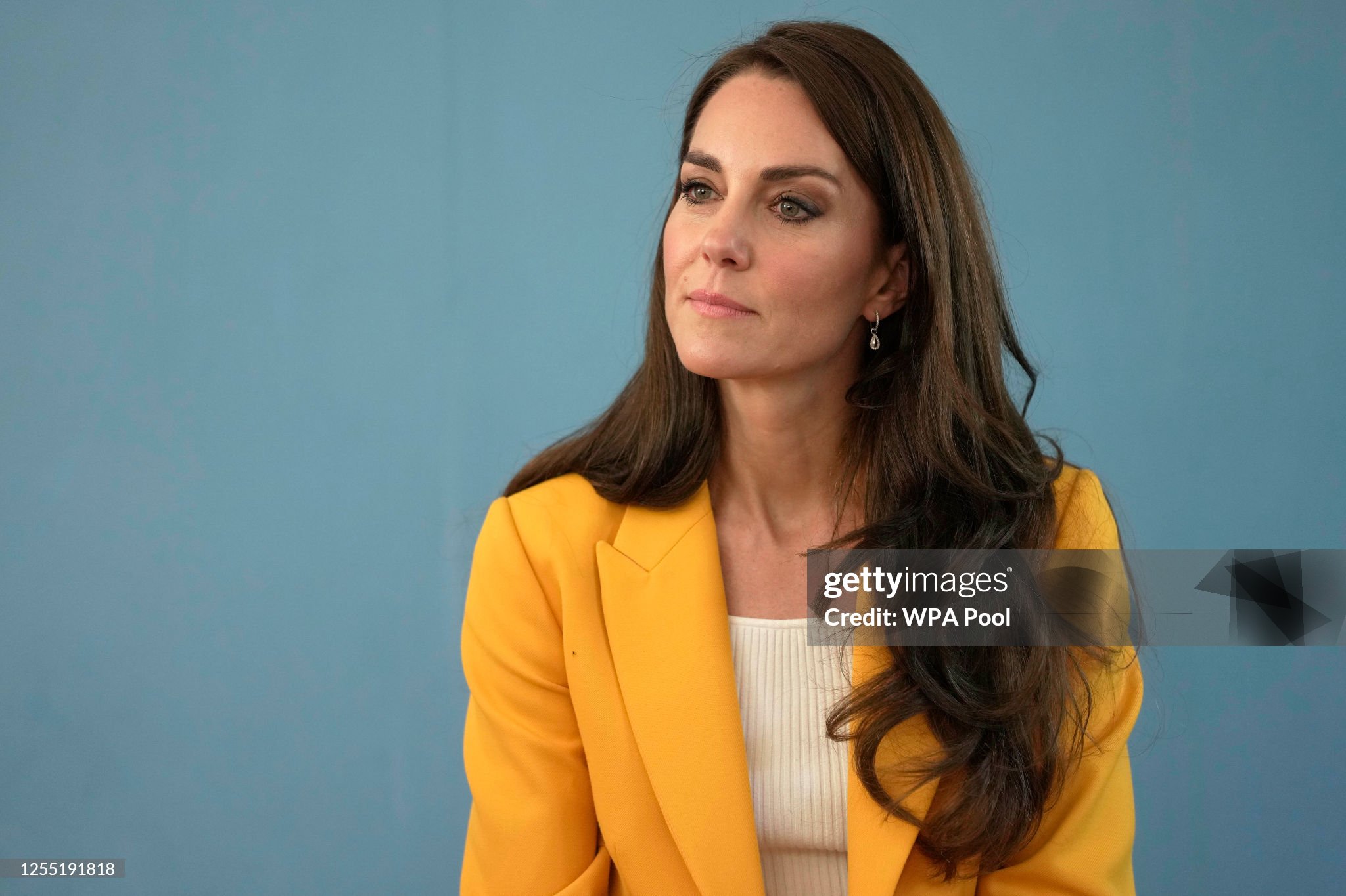 catherine-princess-of-wales-listens-as-she-visits-the-dame-kelly-holmes-trust-on-may-16-2023.jpg
