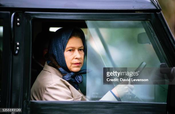 Queen Elizabeth II drives her Land Rover at the Windsor Horse Show, in Windsor, Berkshire on May 10, 1986. "n