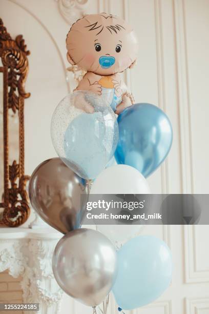 it's a boy balloon arrangement in a living room - babyshower bildbanksfoton och bilder