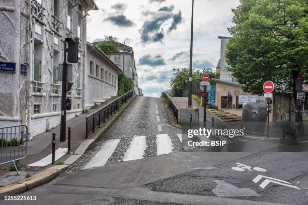 Empty street in Paris 75020 during confinement on D-1.