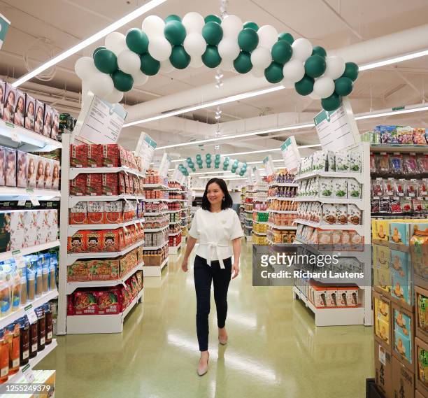 May 16 Tina Lee is the CEO of T and T and tours the new store just a few days before it opens. There is a slew of new food options at Fairview Mall...