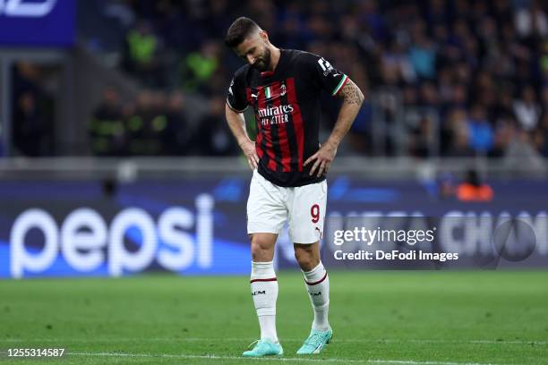 Olivier Giroud of Ac Milan looks dejected during the UEFA Champions League semi-final second leg match between FC Internazionale and AC Milan at...