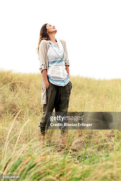 woman in field looking up - natural happy woman stock pictures, royalty-free photos & images