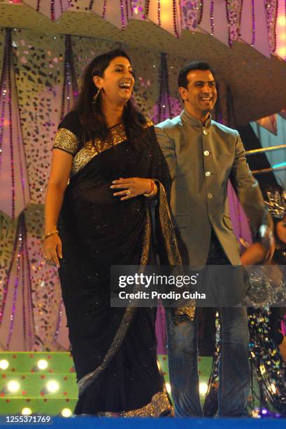 Smriti Irani and Ronit Roy attend The Indian Television Awards on November 16, 2007 in Mumbai, India.