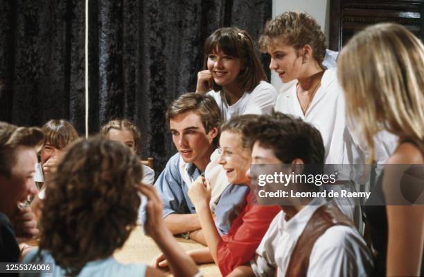 Sophie Marceau et les acteurs du film " La Boum 2 " de Claude Pinoteau