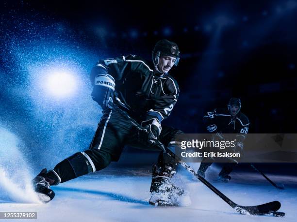 hockey players on ice - hockey player puck stock pictures, royalty-free photos & images