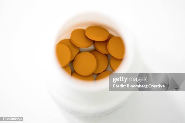 favipiravir anti viral drug - avigan stock pictures, royalty-free photos & images