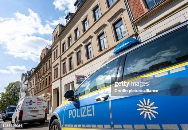 May 2023, Saxony, Chemnitz: A police vehicle stands in front of an apartment building on Kanalstraße in the Schlosschemnitz district of Chemnitz....