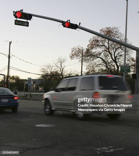 Sport utility vehicle runs a red light at the intersection at Houston Avenue and Memorial Drive in Houston, Texas December 13,2004. James Nielsen