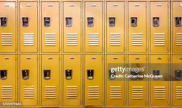 row of traditional metal school lockers - classroom background fotografías e imágenes de stock