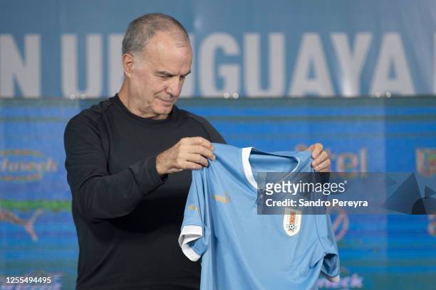 Marcelo Bielsa holds an Uruguay jersey during his presentation as coach of Uruguayan at Centenario Stadium on May 17, 2023 in Montevideo, Uruguay.