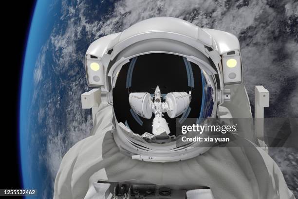 astronaut floating in space - estación espacial fotografías e imágenes de stock
