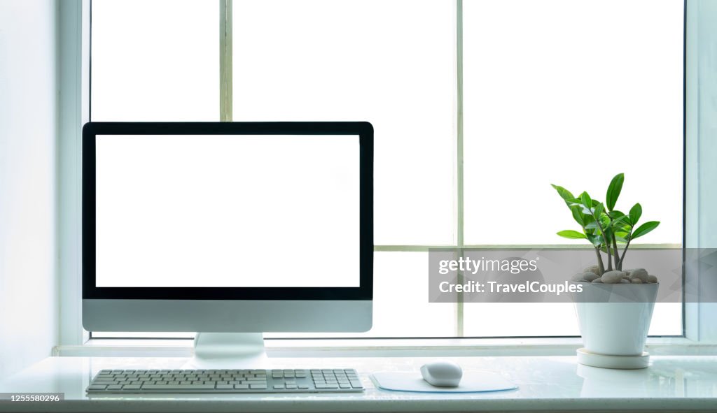 Laptop Computer Blank White Screen On Table In Cafe Background Laptop With Blank  Screen On Table Of Coffee Shop Blur Background High-Res Stock Photo - Getty  Images