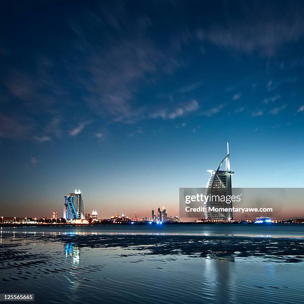 dubai - dubai jumeirah beach stockfoto's en -beelden