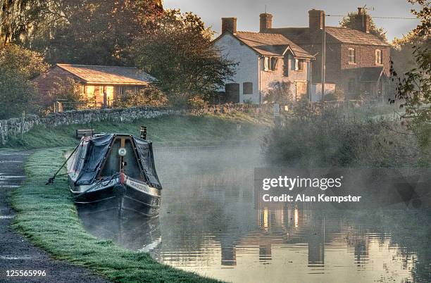 frosty dawn on canal - shropshire stock pictures, royalty-free photos & images