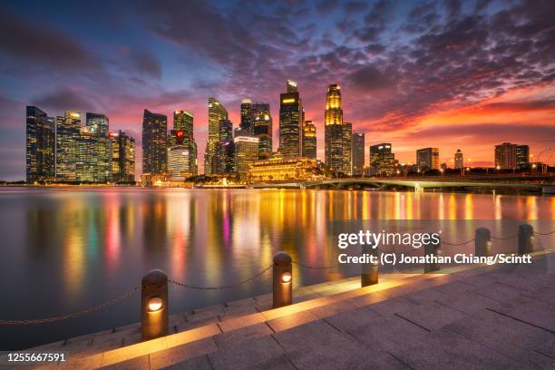 glowy bayfront - singapore pool stock pictures, royalty-free photos & images