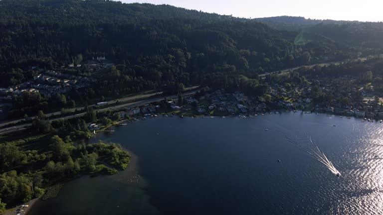 https://media.gettyimages.com/id/1255670569/video/summer-aerial-of-i-90-freeway-by-boating-on-lake-sammamish.jpg?b=1&s=640x640&k=20&c=qPA5hltqAe-kMHm1OF6xuwWEt7nIhYCmzIKKsE7p81M=