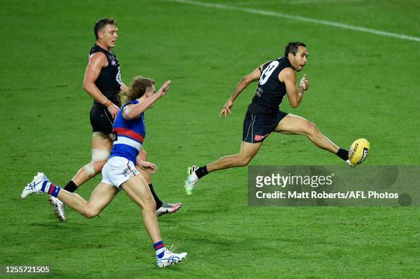 Eddie Betts of the Blues kicks a goal during the round 6 AFL match between the Carlton Blues and the Western Bulldogs at Metricon Stadium on July 12,...