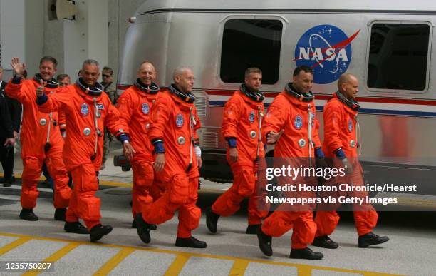 The space shuttle Atlantis crew Jim Reilly , Danny Ovilas , Clayton "Clay" Anderson , Patrick "Pat" Forrester , Steven R.Swanson , Lee Archambault...