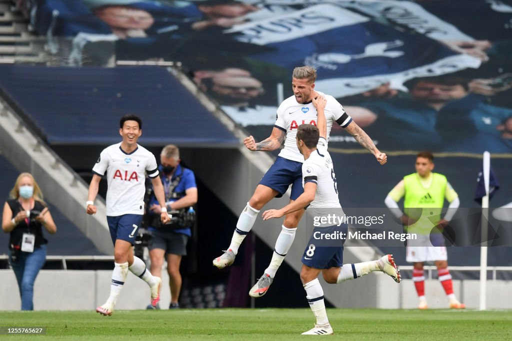 Tottenham Hotspur v Arsenal FC - Premier League