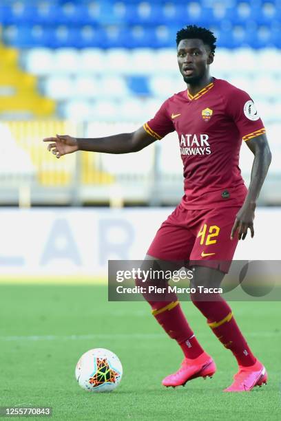 Amadou Diawara of AS Roma in action during the Serie A match between Brescia Calcio and AS Roma at Stadio Mario Rigamonti on July 11, 2020 in...