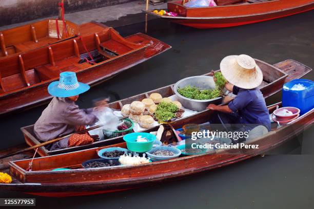 floating market - bangkok floating market stock pictures, royalty-free photos & images