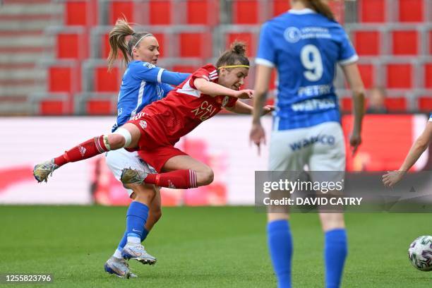 Genk Ladies' Fleur Pauwels and Standard Femina's Justine Blave fight for the ball during the match between Standard Femina de Liege and KRC Genk...