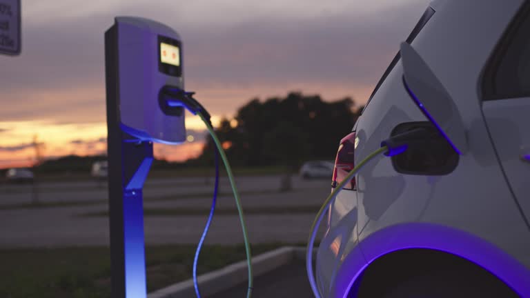 https://media.gettyimages.com/id/1255855271/video/charging-a-car-at-charging-station-at-dusk.jpg?b=1&s=640x640&k=20&c=y2r0SVdq7E3Mm-3NXX9gb6HlKQgRDiiItv5lpQsfFp0=