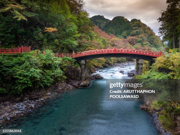 shinkyo bridge in autumn season dusk time at nikko, japan - nikko stock-fotos und bilder