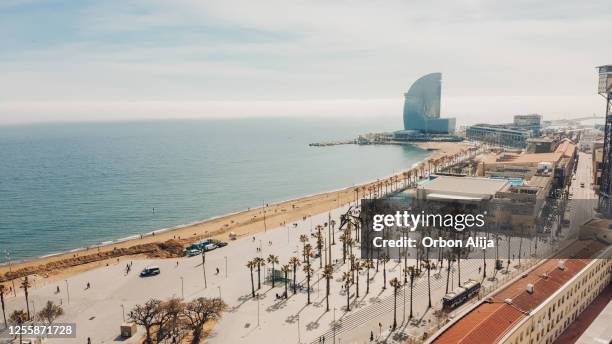 plage de barceloneta - barcelona day photos et images de collection