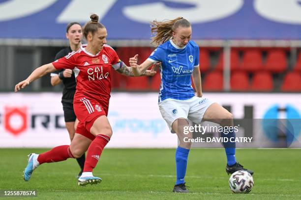 Standard Femina's Maud Coutereels and Genk Ladies' Lisa Petry fight for the ball during the match between Standard Femina de Liege and KRC Genk...