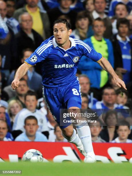 Frank Lampard of Chelsea in action during the UEFA Champions League semi final second leg match between Chelsea and Barcelona at Stamford Bridge on...