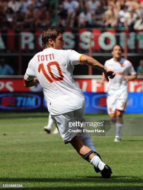 Francesco Totti of AS Roma in action during the Serie A match between AC Milan and AS Roma at the Stadio Giuseppe Meazza on May 24, 2009 in Milan,...